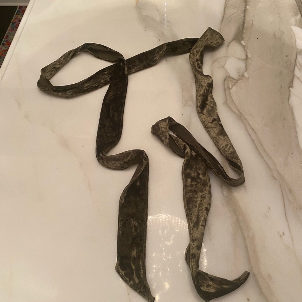 T.J.Maxx Velvet Belt in Black and Gold